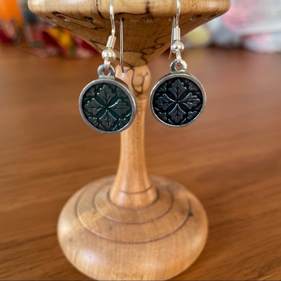 Danforth Pewter Jewelry - Danforth Pewter Green Leaf Medallion Earrings